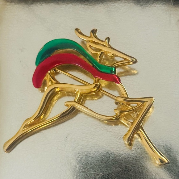 Dane-craft Vintage holiday reindeer from1980s
Signed Danecraft Brooch
2"x2.5" - Picture 1 of 3